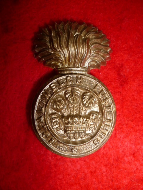 The Royal Welch Fusiliers Plastic Cap Badge, WW2, KK 2225